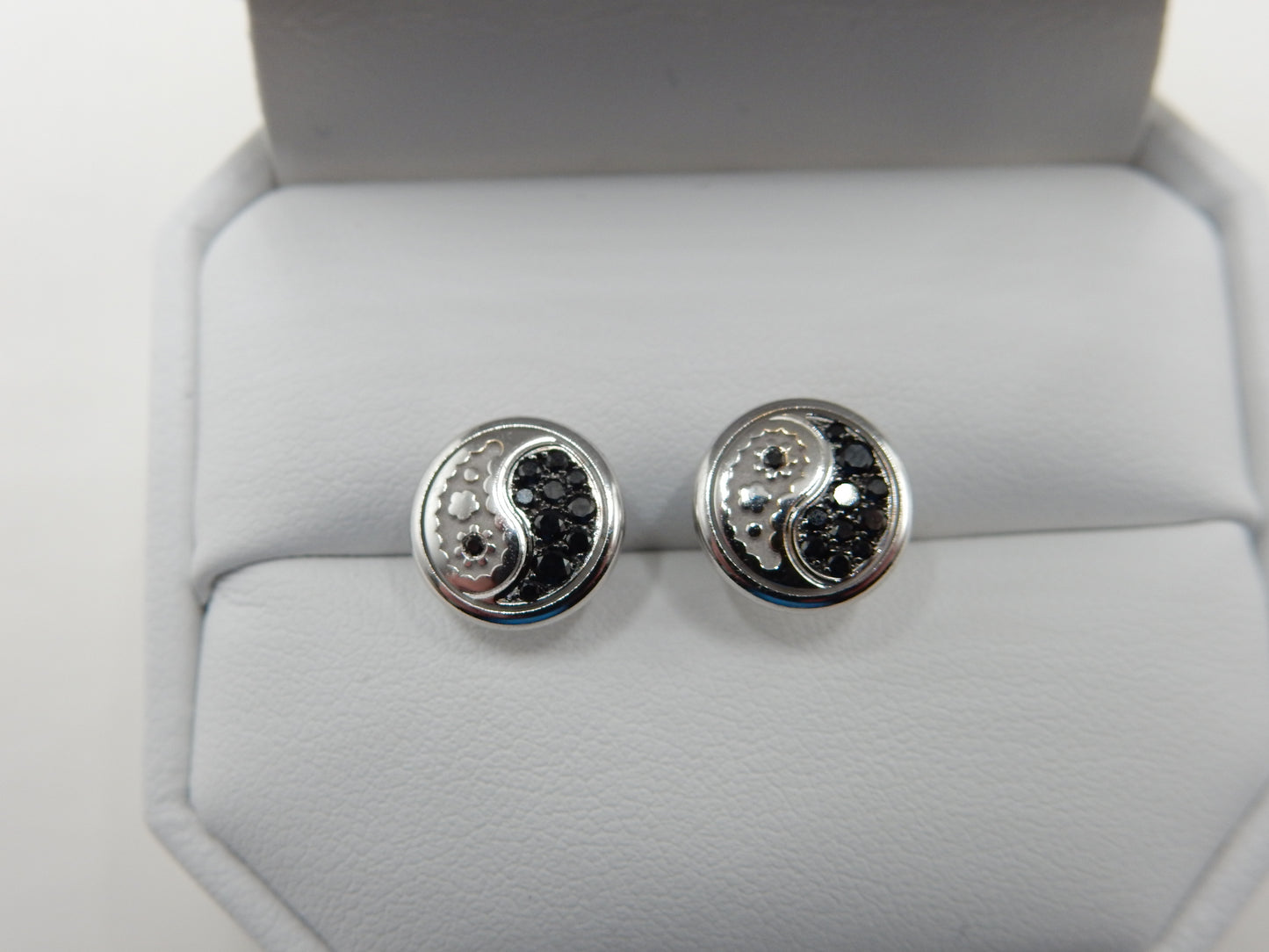 Carrera Y Carrera Diamond Earrings