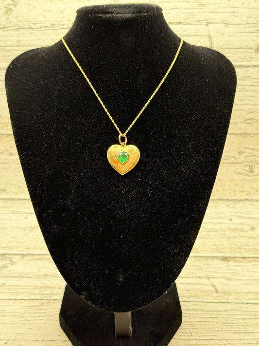 Emerald Solitaire Pendant – 14k Yellow Gold with White Diamonds