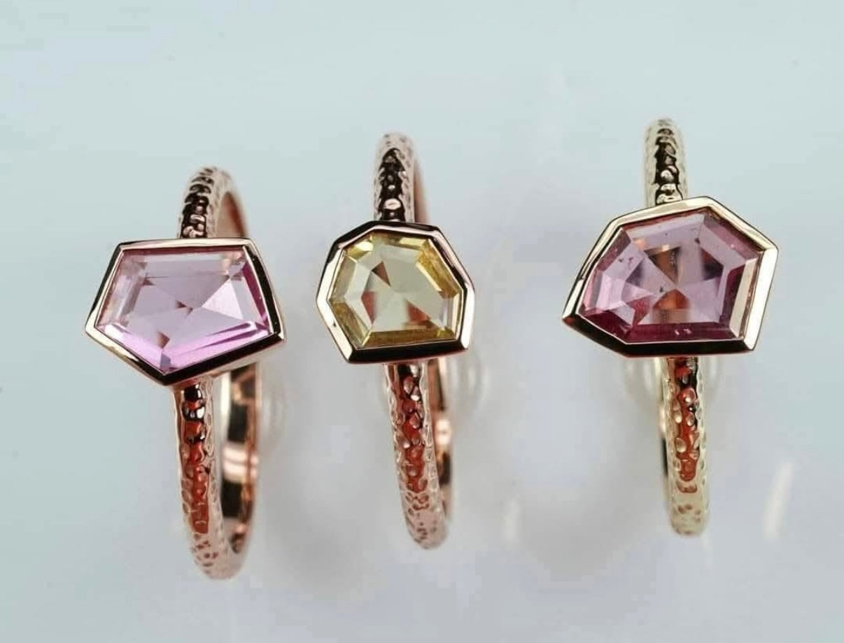 Vintage-Inspired Sapphire Silhouette Ring in 14K Gold